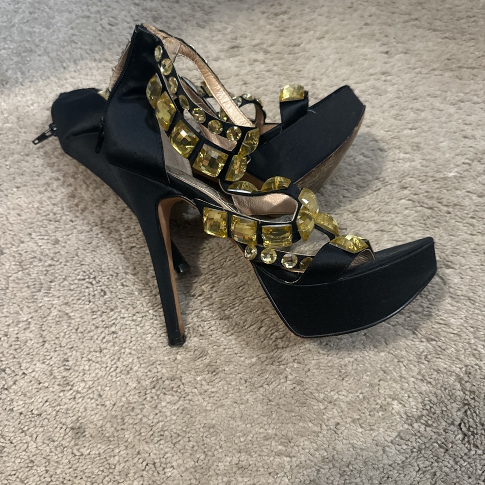 Elegant Black and Gold Women's Heels